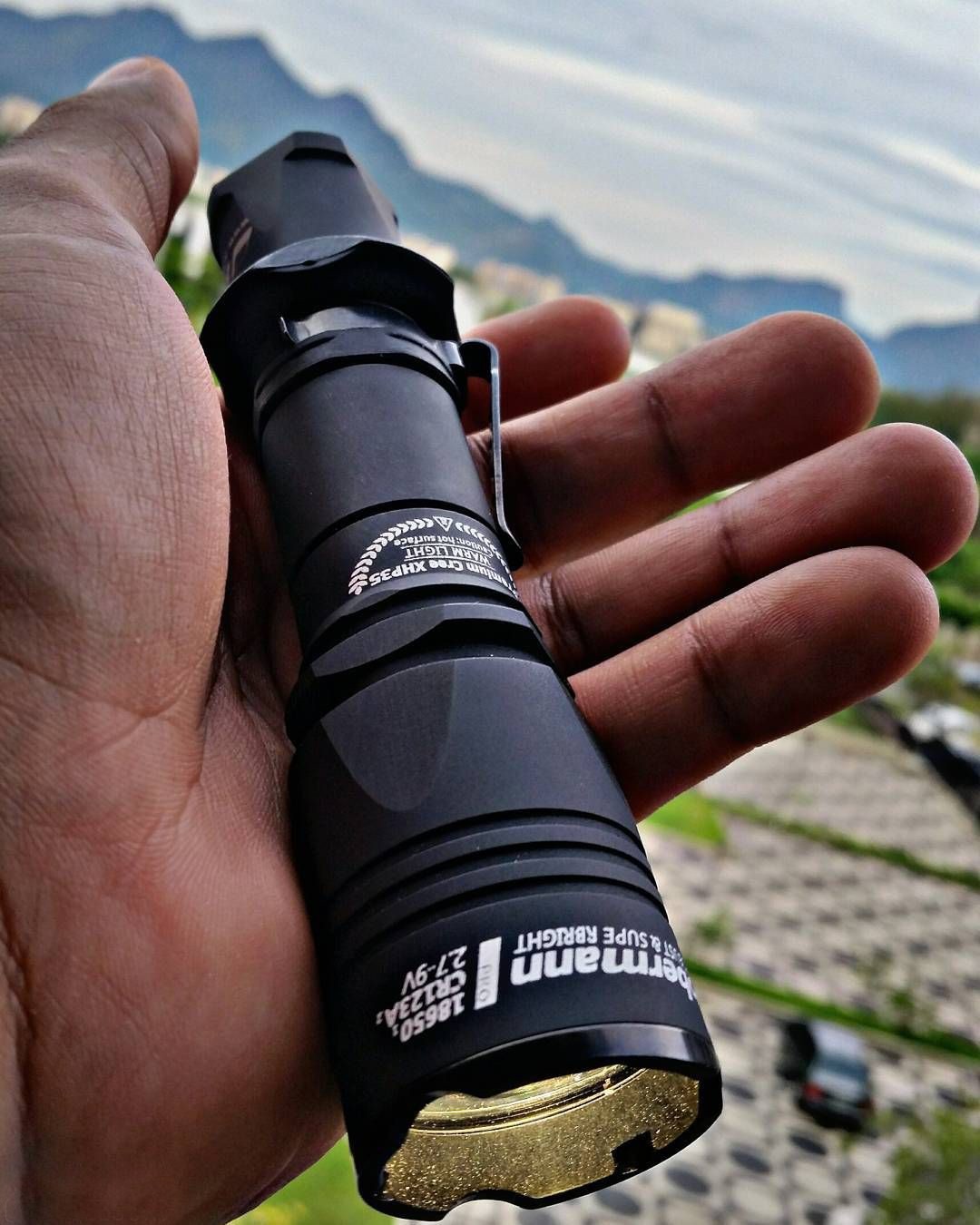 Обзор ARMYTEK DOBERMANN. Тактический фонарь с огромной мощностью