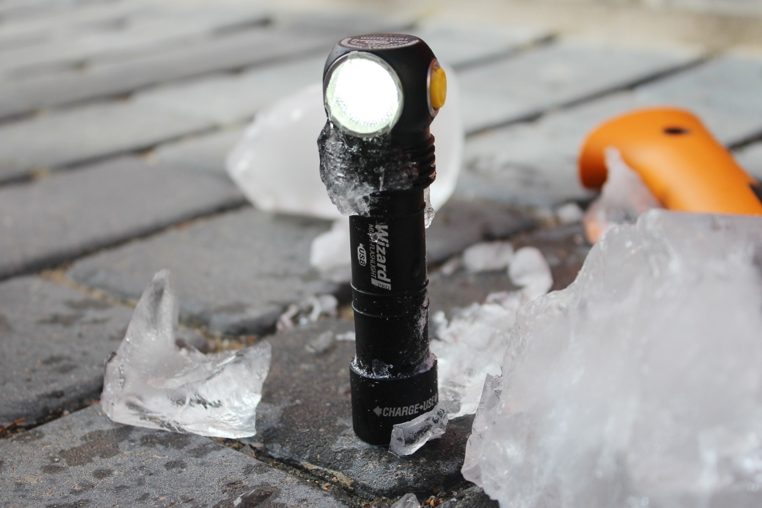 Обзор ARMYTEK WIZARD C2 WR MAGNET USB. Универсальный мультифонарь с белыми  и красными светодиодами